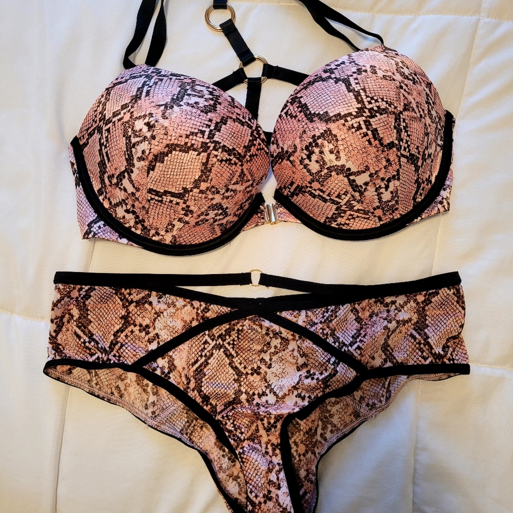 Victoria's Secret Bra & Panty set pink snakeskin pattern